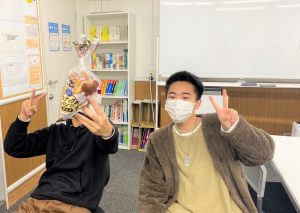 休憩コーナーでの一コマ